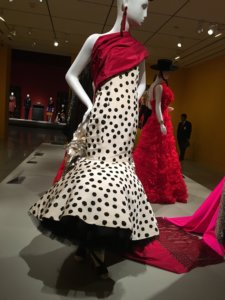 DAZZLING DRESSES: 10 MUST-SEES AT MFAH'S OSCAR DE LA RENTA EXHIBIT ...